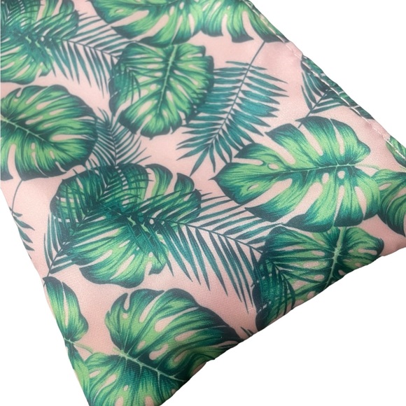 NWOT Leafy Pink Cosmetics Case - Picture 2 of 4